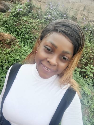 Ariane 32 ans Yaoundé Cameroun