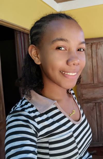 Natacha 25 Jahre Ambilobe Madagaskar