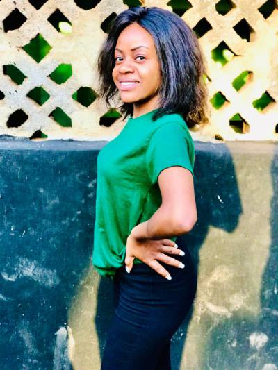 Dolores 30 ans Yaounde Cameroun