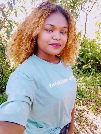 Jhasmina 26 years Tamatave Madagascar