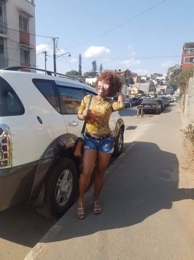 Ninia 33 ans Antananarivo Madagascar