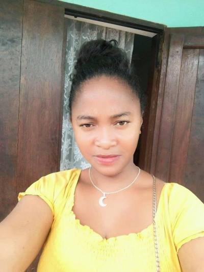 Nirina 31 Jahre Sambava  Madagaskar