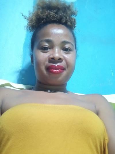 Nelly 33 Jahre Toamasina Madagaskar