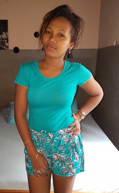 Nancy 32 Jahre Diego Madagaskar