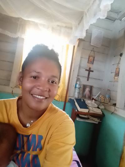 Olivia 33 ans Toamasina Madagascar