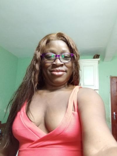 Nadine 48 ans Douala  Cameroun