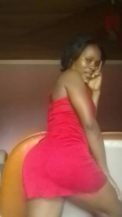 Louise 30 ans Yaounde Cameroun