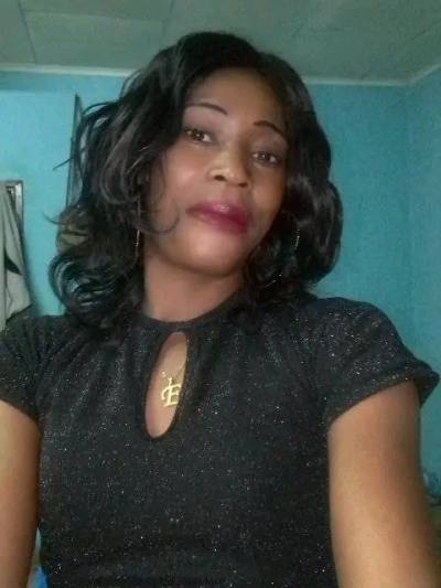 Solange 36 ans Yaoundé Cameroun