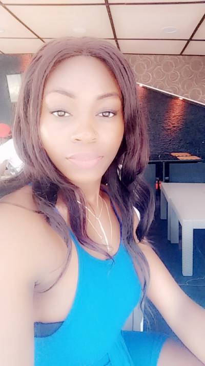 Ornella 28 ans Yaoundé Cameroun