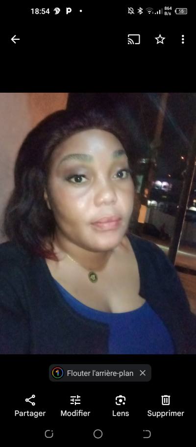 Leonnie 31 years Libreville Gabon