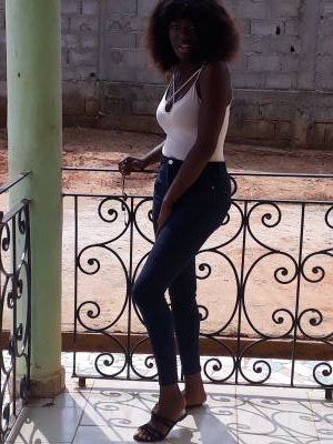 Lauraine 25 ans Yaounde 4 Cameroun