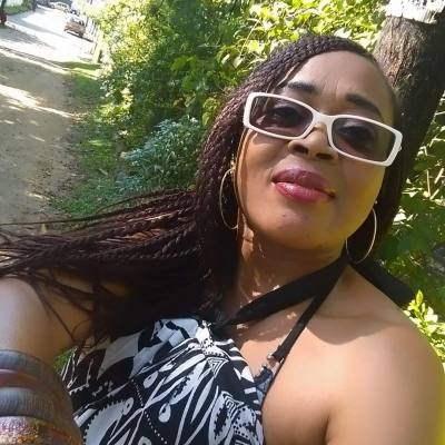 Suzanne 46 ans Kribi Cameroun