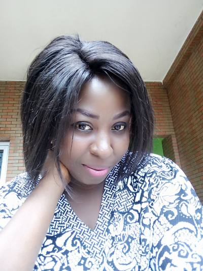 Jeanine 27 ans Yaoundé Cameroun