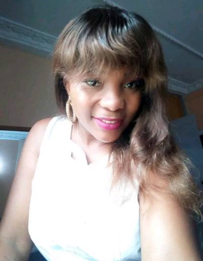 Esty 35 ans Yaoundé 4 Cameroun