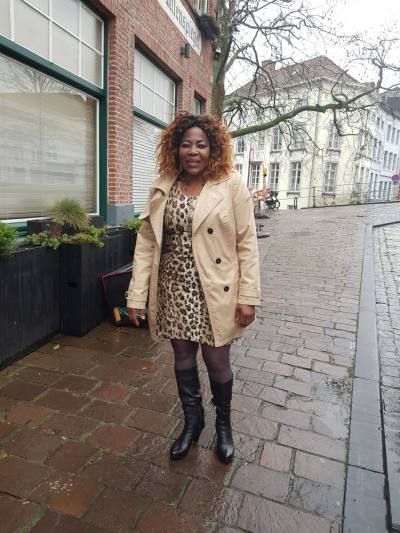 Marie 48 ans Brugge Belgique