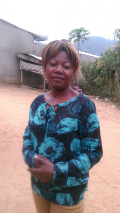 Pauline 46 ans Bulu Cameroun