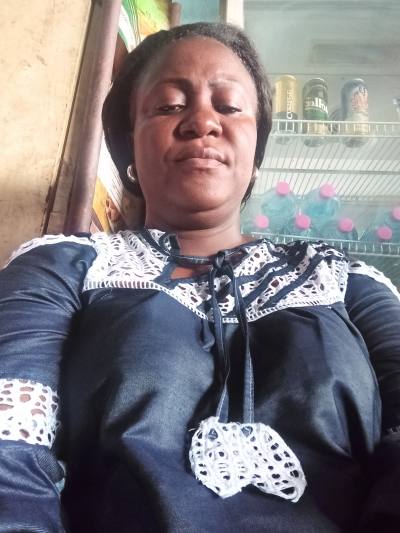Annie 43 Jahre Yaoundé Kamerun