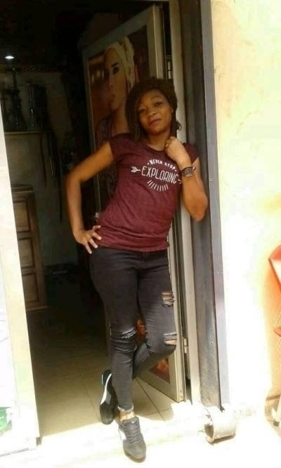 Arlette 30 ans Yaoundé Cameroun