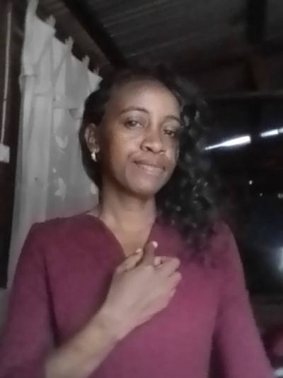 Hortencia 34 ans Antalaha Madagascar