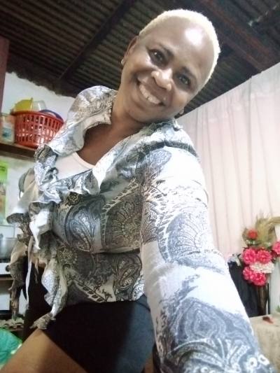 Yvonne 46 Jahre Yaoundé Kamerun