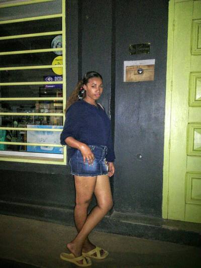 Stephanie 29 ans Sambava Madagascar