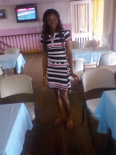 Suzanne 31 Jahre Yaoundé Kamerun