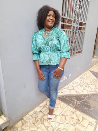 Evelyne 47 Jahre Yaoundé  Kamerun