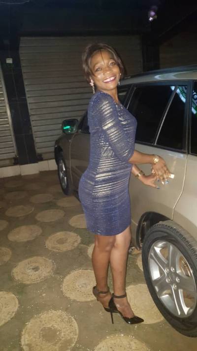 Arlette 30 ans Yaoundé Cameroun