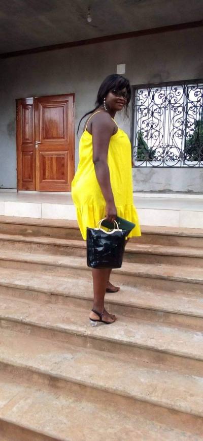 Raissa 31 Jahre Mfoundi Kamerun