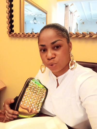 Eliane 34 ans Yaoundé 4 Cameroun