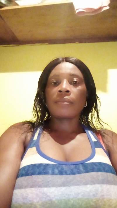 Victoire 49 ans Yaounde Cameroun
