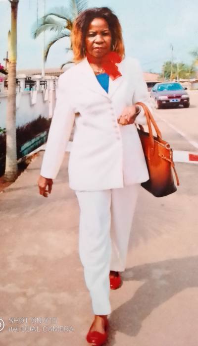 Clara 65 ans Yaoundé Cameroun