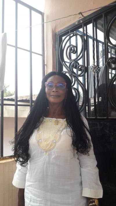 Alphonsine 68 Jahre Yaoundé Kamerun