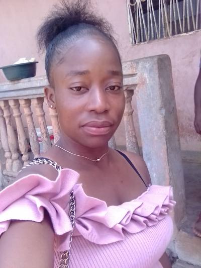 Carine 26 ans Yaoundé Cameroun