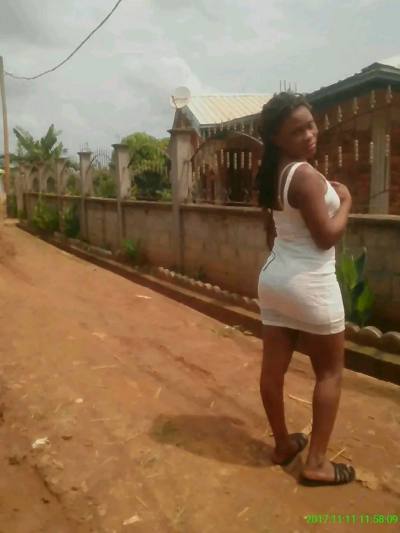 Seraphine 32 ans Yaoundé Cameroun