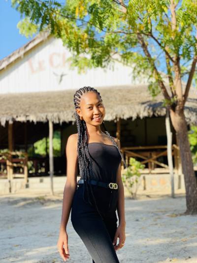Lucille 19 ans Antananarivo Madagascar